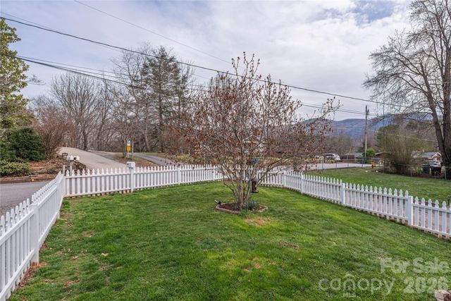 145 Woodland Drive, Waynesville, NC 28786