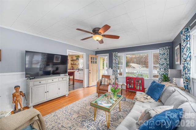 145 Woodland Drive, Waynesville, NC 28786