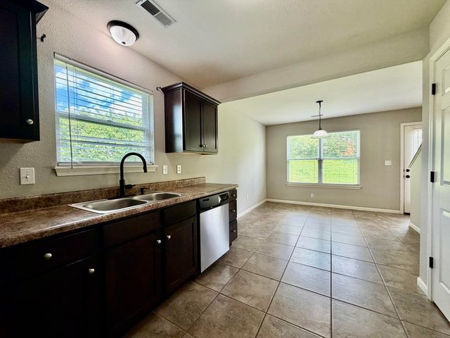 1204 LOUISVILLE DR, Columbia, MO 65203