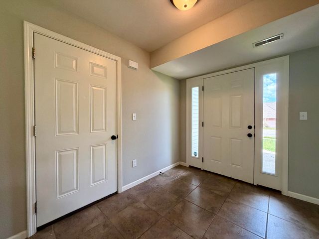 1204 LOUISVILLE DR, Columbia, MO 65203