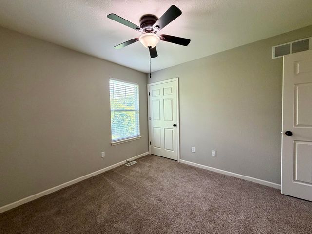 1204 LOUISVILLE DR, Columbia, MO 65203