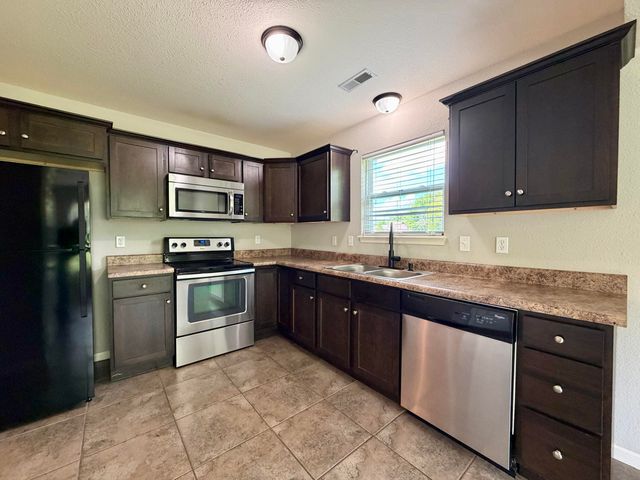 1204 LOUISVILLE DR, Columbia, MO 65203