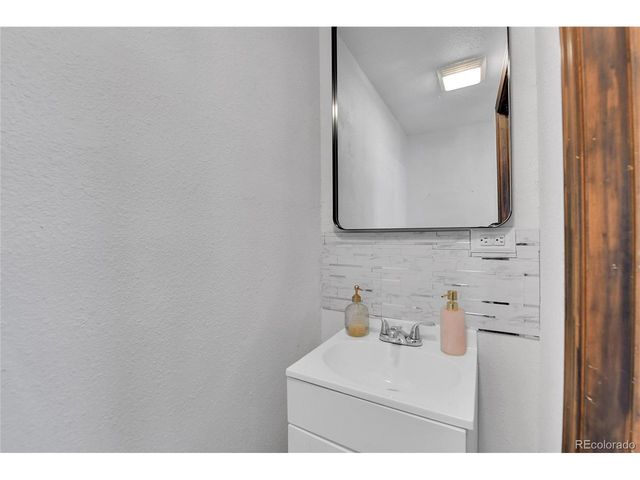 1323 S Idalia St, Aurora, CO 80017