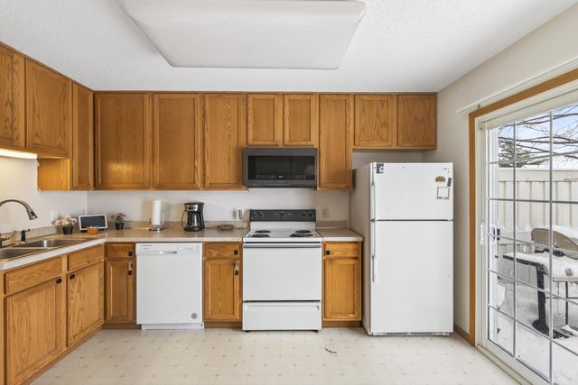 15749 Fjord Avenue 141, Apple Valley, MN 55124