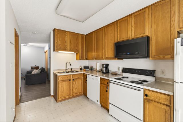 15749 Fjord Avenue 141, Apple Valley, MN 55124