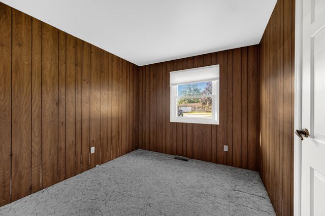 445 Plymouth Road, Valparaiso, IN 46385