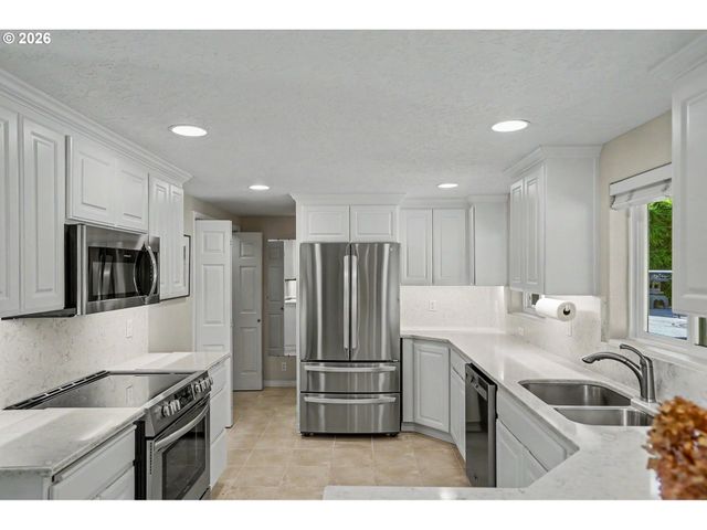 1354 LEA ANN Ct, Salem, OR 97304