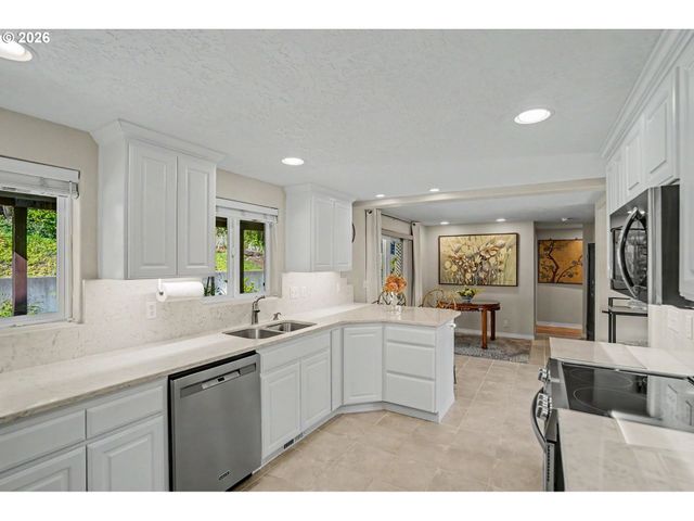 1354 LEA ANN Ct, Salem, OR 97304