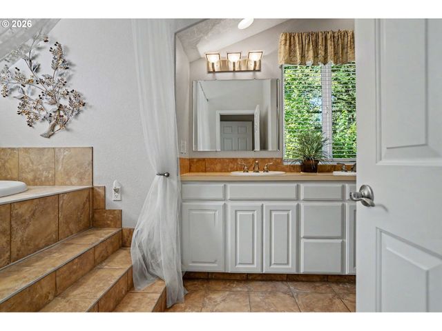 1354 LEA ANN Ct, Salem, OR 97304