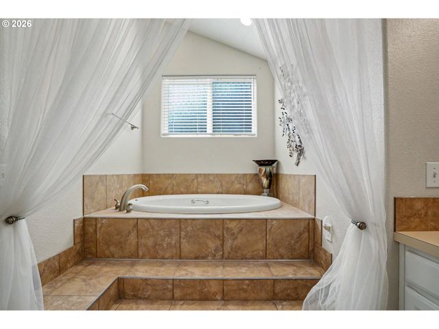 1354 LEA ANN Ct, Salem, OR 97304