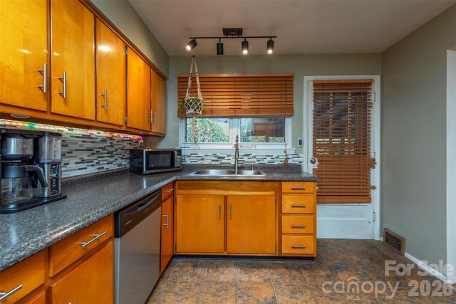 4 Stockwood Road, Asheville, NC 28803