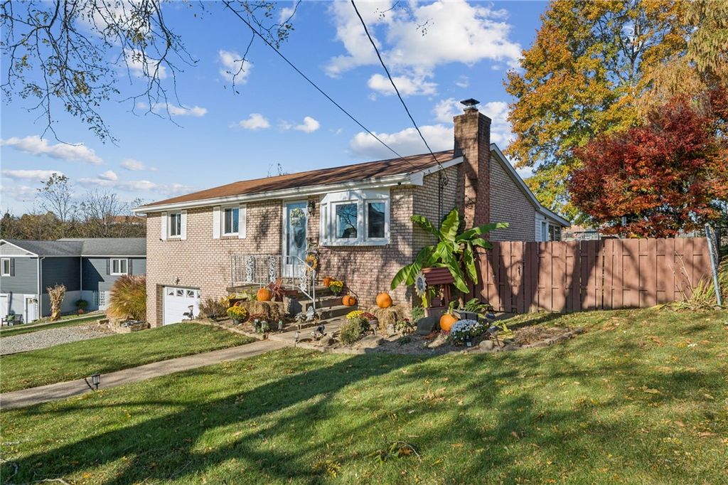 588 Carmelott St, North Huntingdon, PA 15642