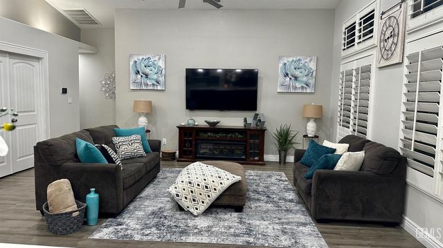 6416 Springtime Court, Bakersfield, CA 93313