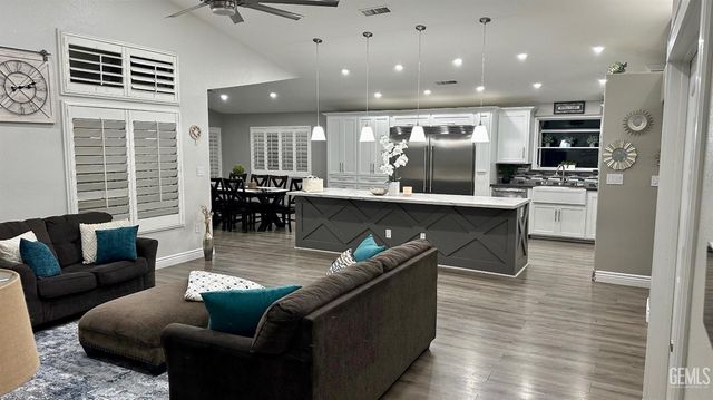 6416 Springtime Court, Bakersfield, CA 93313