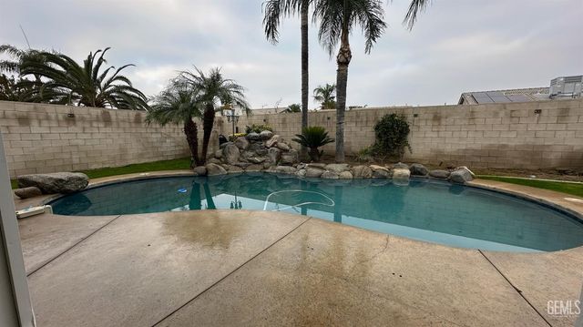 6416 Springtime Court, Bakersfield, CA 93313