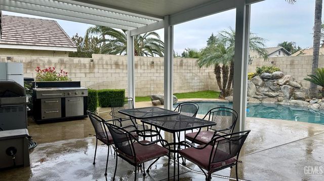 6416 Springtime Court, Bakersfield, CA 93313