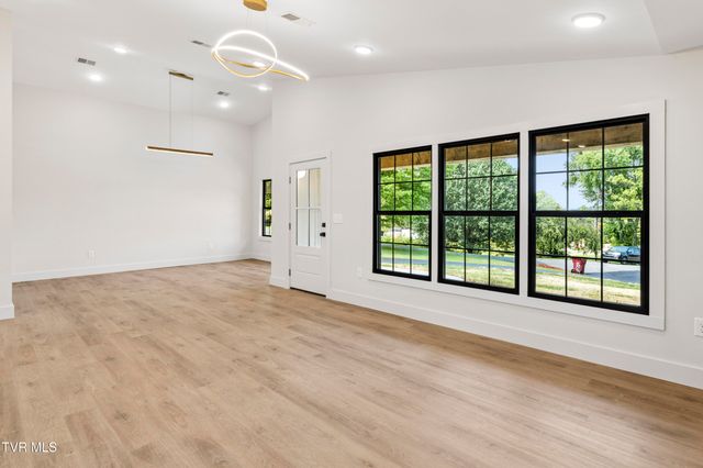 1315 Lynnwood Drive, Johnson City, TN 37601