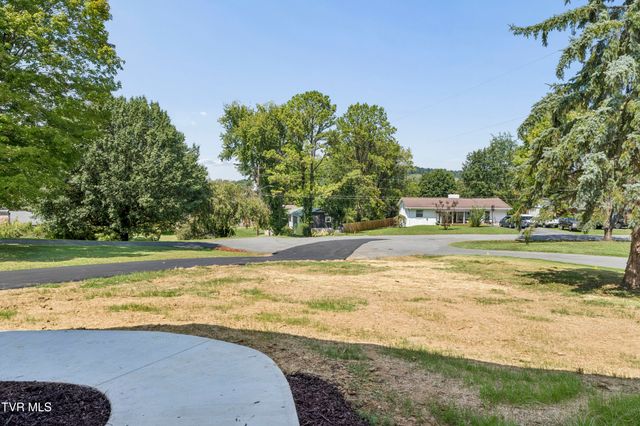 1315 Lynnwood Drive, Johnson City, TN 37601