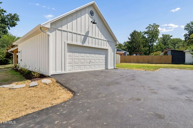 1315 Lynnwood Drive, Johnson City, TN 37601