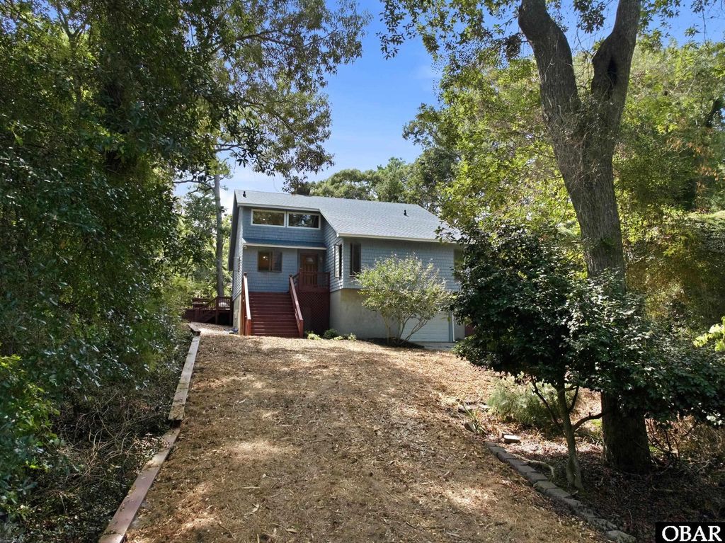 Image 2 of property listing at 7 Redbay Lane, Southern Shores, NC 27949