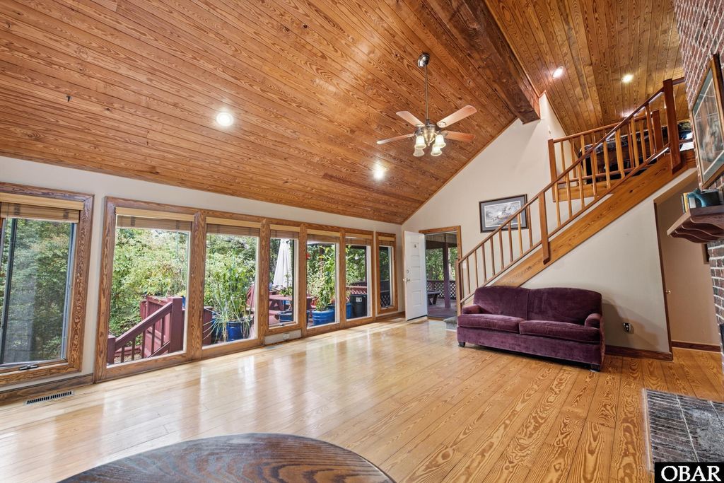 Image 3 of property listing at 7 Redbay Lane, Southern Shores, NC 27949