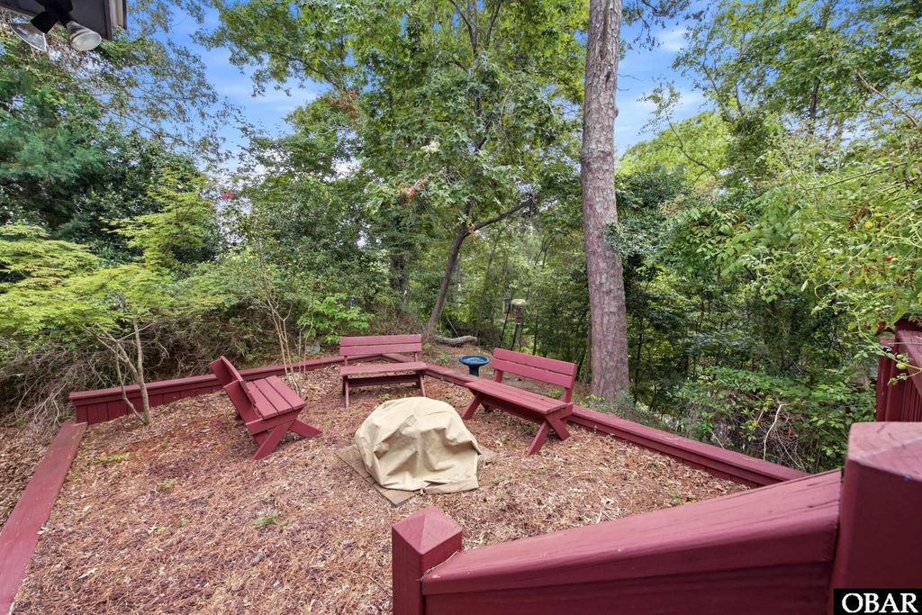 Image 27 of property listing at 7 Redbay Lane, Southern Shores, NC 27949