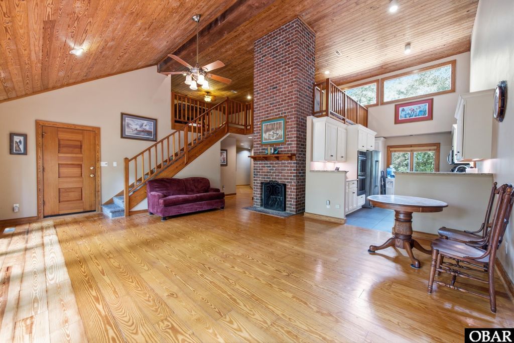 Image 5 of property listing at 7 Redbay Lane, Southern Shores, NC 27949
