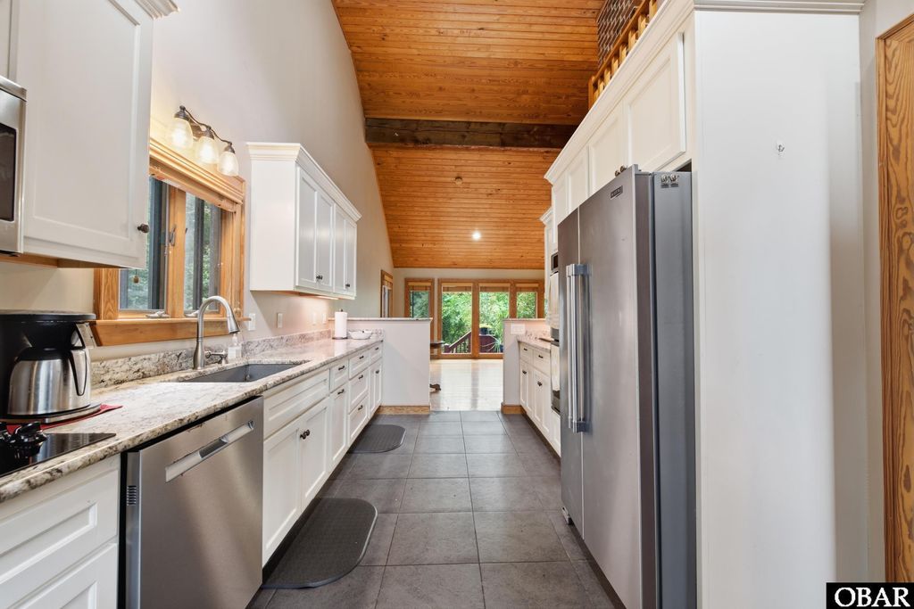 Image 6 of property listing at 7 Redbay Lane, Southern Shores, NC 27949