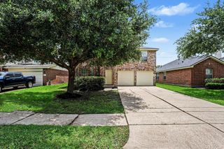 2611 Feather Green Trail, Fresno, TX 77545