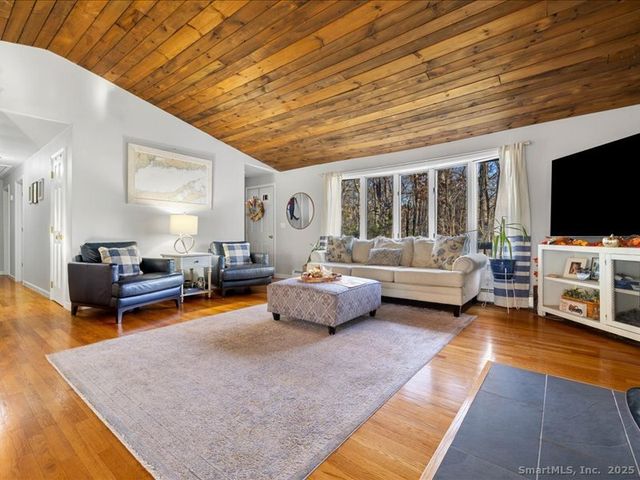 73 Airline Road, Clinton, CT 06413