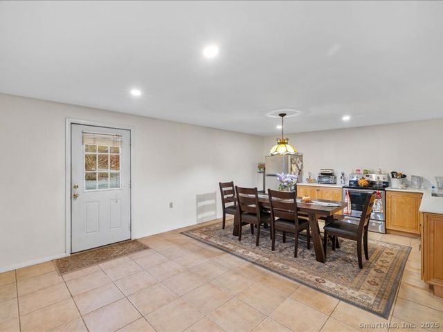 73 Airline Road, Clinton, CT 06413