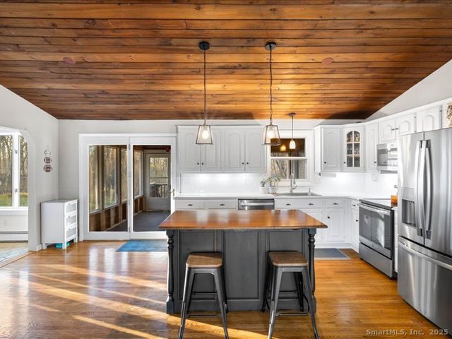 73 Airline Road, Clinton, CT 06413