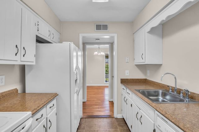 2116 Hobbs Rd Apt N19, Nashville, TN 37215