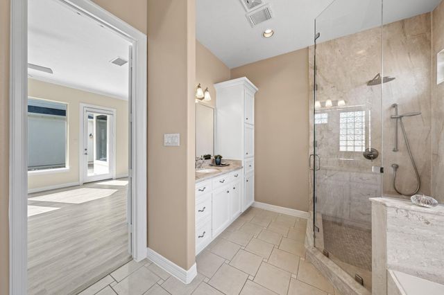 70 Blooming Grove Lane, Houston, TX 77077