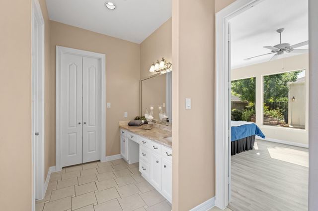 70 Blooming Grove Lane, Houston, TX 77077