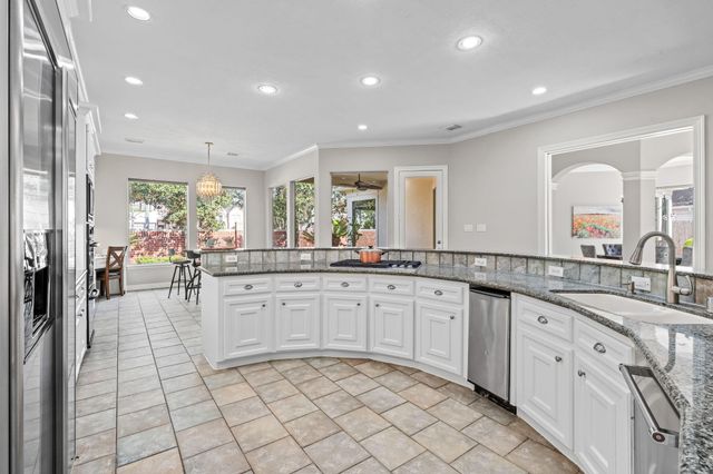 70 Blooming Grove Lane, Houston, TX 77077