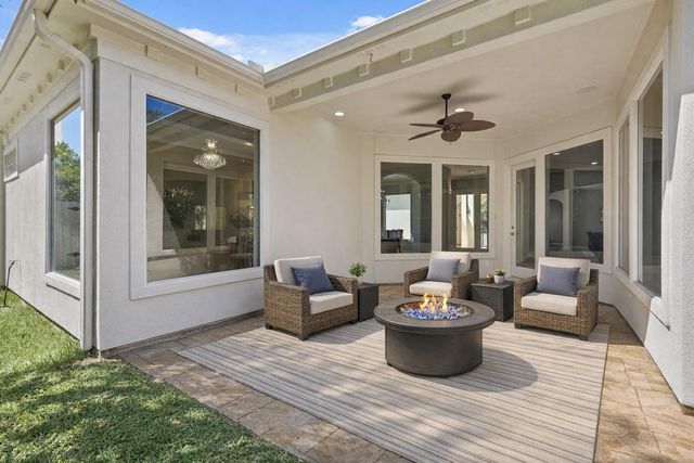 70 Blooming Grove Lane, Houston, TX 77077