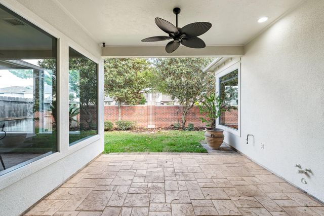 70 Blooming Grove Lane, Houston, TX 77077