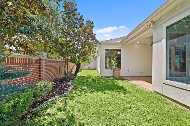 70 Blooming Grove Lane, Houston, TX 77077