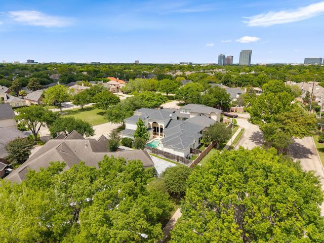 70 Blooming Grove Lane, Houston, TX 77077