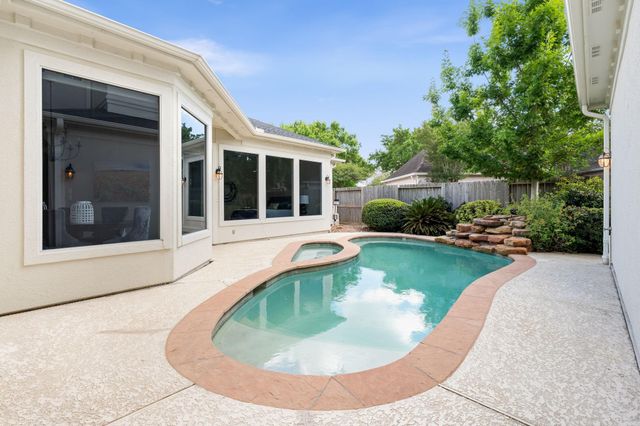 70 Blooming Grove Lane, Houston, TX 77077