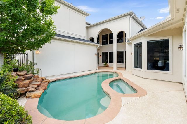 70 Blooming Grove Lane, Houston, TX 77077