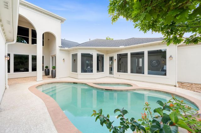 70 Blooming Grove Lane, Houston, TX 77077