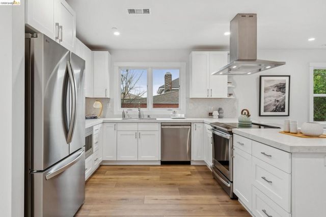 667 & 667A Alcatraz Ave, Oakland, CA 94609