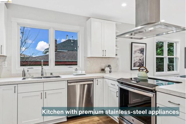 667 & 667A Alcatraz Ave, Oakland, CA 94609