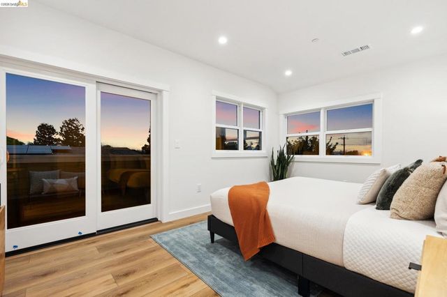 667 & 667A Alcatraz Ave, Oakland, CA 94609