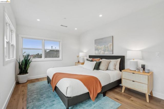 667 & 667A Alcatraz Ave, Oakland, CA 94609