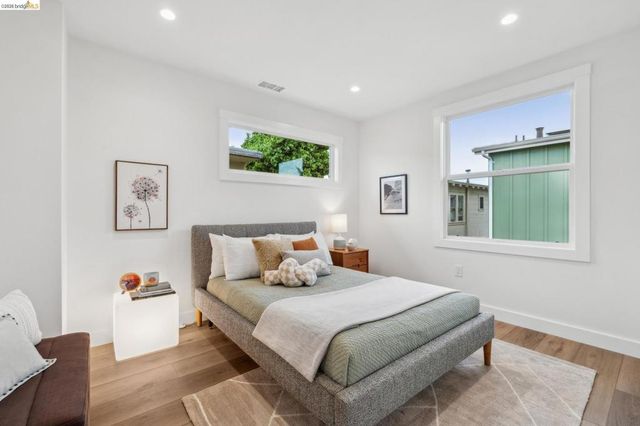 667 & 667A Alcatraz Ave, Oakland, CA 94609