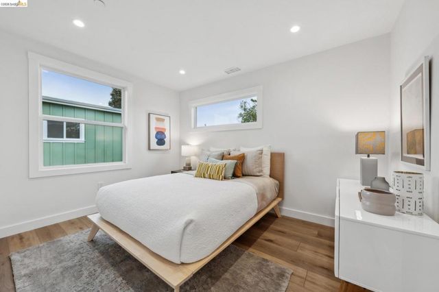 667 & 667A Alcatraz Ave, Oakland, CA 94609