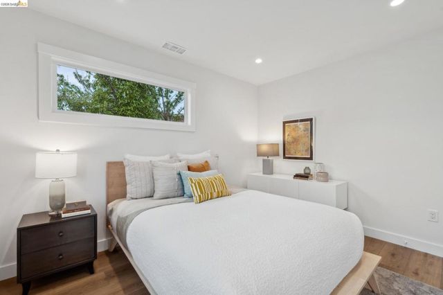 667 & 667A Alcatraz Ave, Oakland, CA 94609